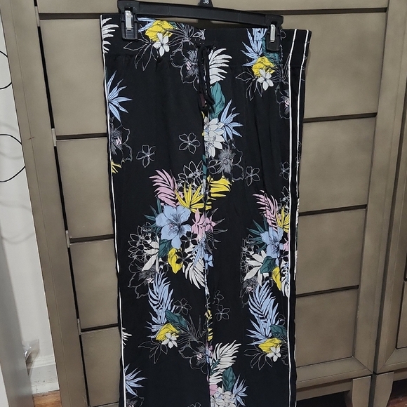 Zac & Rachel Pants - Zac & Rachel Black Flower Rayon Ladies Pants